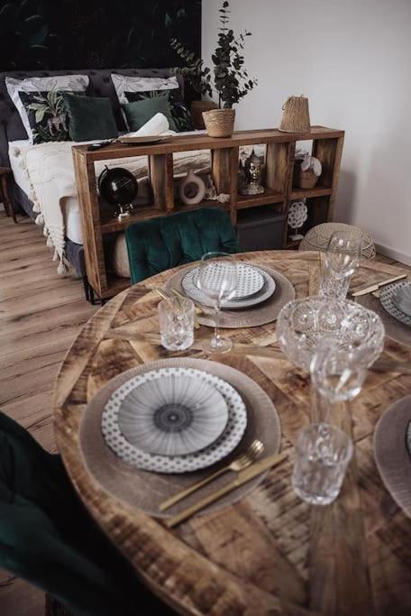 Cozy Dreams: Deluxe 2-Zimmer-Apartment -Kueche Neurenberg Buitenkant foto