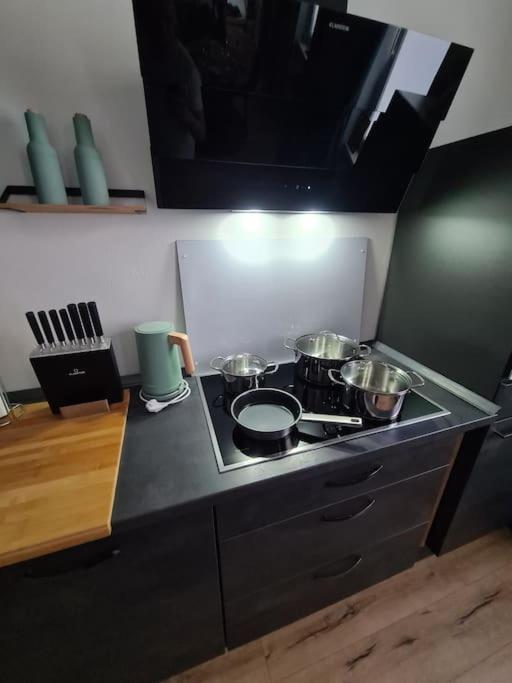 Cozy Dreams: Deluxe 2-Zimmer-Apartment -Kueche Neurenberg Buitenkant foto
